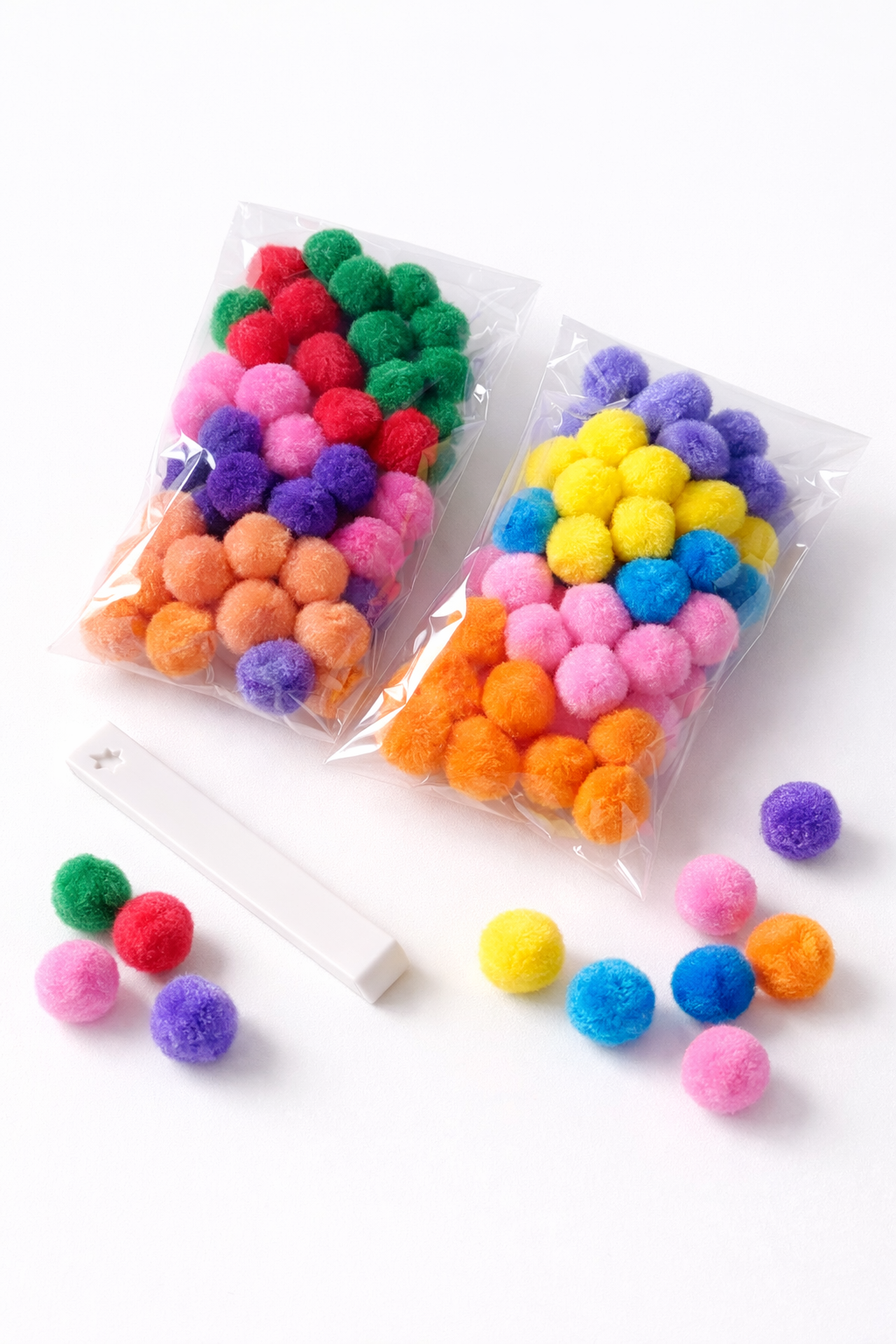 Pompomide ja pintsettide komplekt